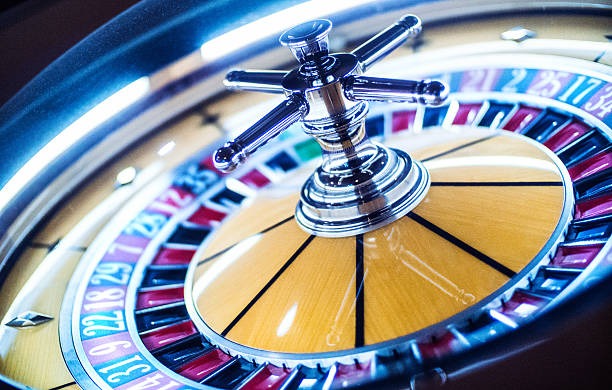Live baccarat table on parlay with dealer and real-time card display